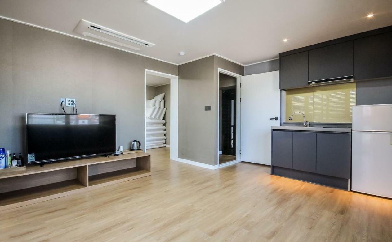 Brown Dot Hotel Hangnam Tongyeong Exterior photo