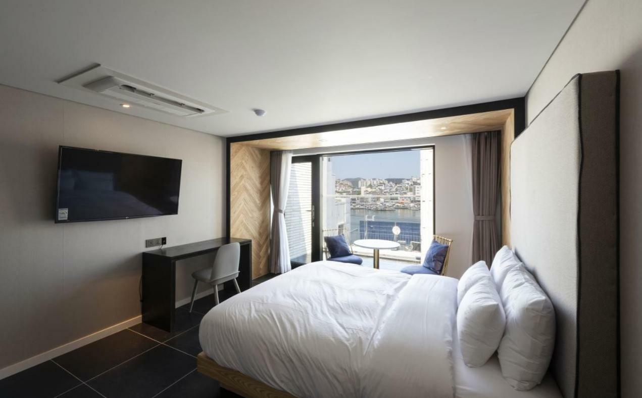 Brown Dot Hotel Hangnam Tongyeong Exterior photo