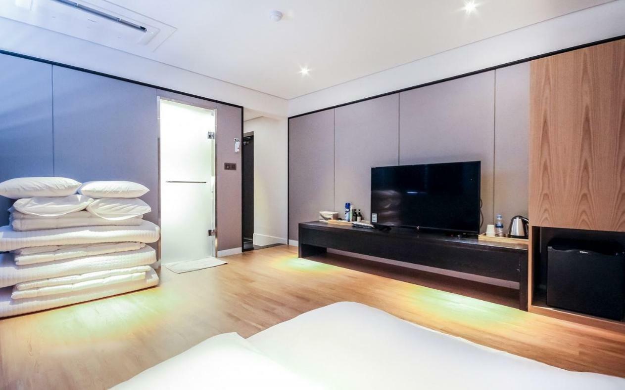 Brown Dot Hotel Hangnam Tongyeong Exterior photo